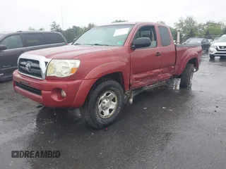 2005 Toyota Tacoma z VIN 5TEUU42N75Z051864, wystawiony jako IAAI lot #42357533 z przebiegiem 249 359 mil mil oraz . Historia ofert i sprzedaży dostępna na DreamBid. Obrazek 17.