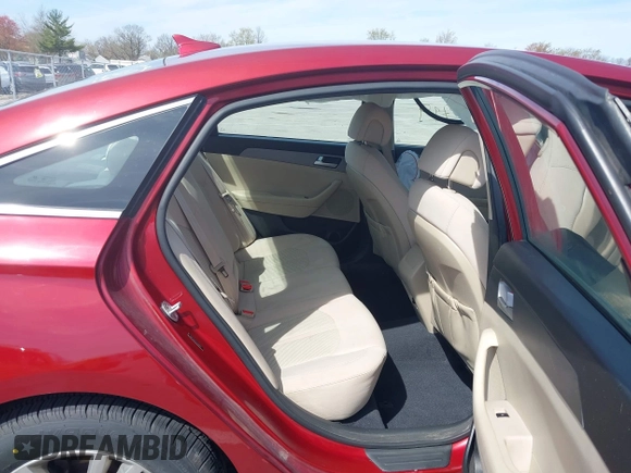 2015 Hyundai Sonata SE z VIN 5NPE24AF5FH146951, wystawiony jako IAAI lot #42037719 z przebiegiem 100 784 mil mil oraz . Historia ofert i sprzedaży dostępna na DreamBid. Obrazek 8.
