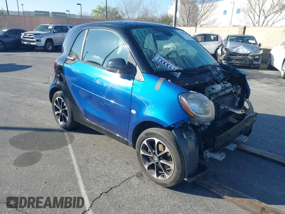 2016 Smart fortwo Passion z VIN WMEFJ5DA4GK067126, wystawiony jako IAAI lot #41559385 z przebiegiem 79 540 mil mil oraz . Historia ofert i sprzedaży dostępna na DreamBid. Obrazek 1.