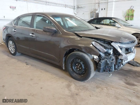 2013 Nissan Altima 2.5 SL with VIN 1N4AL3AP8DC922082, listed as a IAAI auction lot 42051434 with 122,907 mi miles. Bid and sale history available at carsss.com. Image 1.