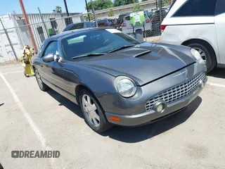 2003 Ford Thunderbird Deluxe z VIN 1FAHP60AX3Y109880, wystawiony jako IAAI lot #42336922 z przebiegiem 213 477 mil mil oraz . Historia ofert i sprzedaży dostępna na DreamBid. Obrazek 1.
