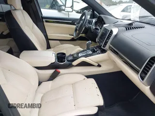 2017 Porsche Cayenne с VIN WP1AA2A20HKA89404, выставлен на аукционе IAAI как лот 42301060 с пробегом 166 083 миль миль и . История ставок и продаж доступна на DreamBid. Изображение 5.