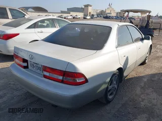 2001 Lexus ES 300 z VIN JT8BF28G510336683, wystawiony jako IAAI lot #42219124 z przebiegiem 189 864 mil mil oraz . Historia ofert i sprzedaży dostępna na DreamBid. Obrazek 4.