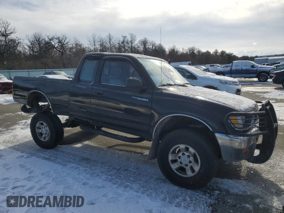 1996 Toyota Tacoma z VIN 4TAWM72N8TZ183580, wystawiony jako Copart lot #42058255 z przebiegiem 271 645 mil mil oraz Szkoda całkowita • Salvage title. Historia ofert i sprzedaży dostępna na DreamBid. Obrazek 4.