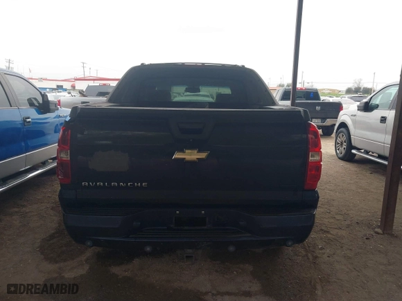 2011 Chevrolet Avalanche LT with VIN 3GNMCFE06BG133808, listed as a IAAI auction lot 41605369 with 304,317 mi miles. Bid and sale history available at carsss.com. Image 16.