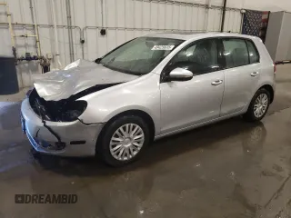 2013 Volkswagen Golf w/Conv z VIN WVWDB7AJXDW140099, wystawiony jako Copart lot #49425835 z przebiegiem 136 878 mil mil oraz Nie do naprawy • Non repairable. Historia ofert i sprzedaży dostępna na DreamBid. Obrazek 1.