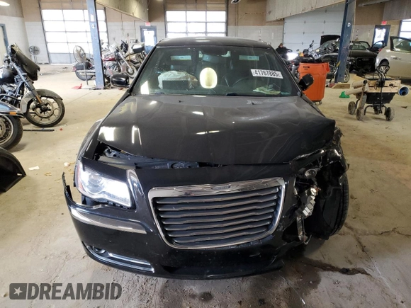 2014 Chrysler 300 z VIN 2C3CCAAG6EH136453, wystawiony jako Copart lot #41767885 z przebiegiem Nie podano mil oraz Szkoda całkowita • Salvage title. Historia ofert i sprzedaży dostępna na DreamBid. Obrazek 5.