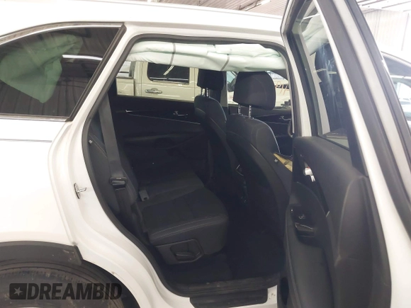 2017 Kia Sorento LX z VIN 5XYPGDA38HG281058, wystawiony jako IAAI lot #41966507 z przebiegiem 120 123 mil mil oraz . Historia ofert i sprzedaży dostępna na DreamBid. Obrazek 8.