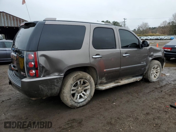 2014 GMC Yukon Denali z VIN 1GKS1EEF7ER222591, wystawiony jako Copart lot #42623745 z przebiegiem 211 992 mil mil oraz Szkoda całkowita • Salvage title. Historia ofert i sprzedaży dostępna na DreamBid. Obrazek 3.