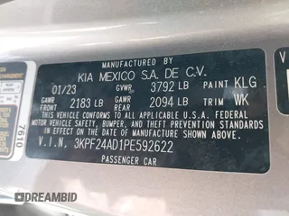 2023 Kia Forte LXS z VIN 3KPF24AD1PE592622, wystawiony jako IAAI lot #42011998 z przebiegiem 20 746 mil mil oraz . Historia ofert i sprzedaży dostępna na DreamBid. Obrazek 9.