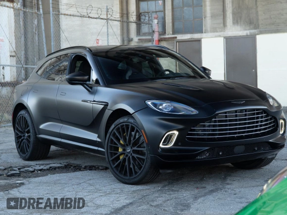 2022 Aston Martin DBX z VIN SD7VUJAW9NTV05320, wystawiony jako Copart lot #60103705 z przebiegiem 9 231 mil mil oraz Szkoda całkowita • Salvage title. Historia ofert i sprzedaży dostępna na DreamBid. Obrazek 1.