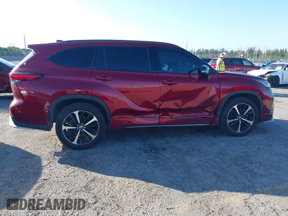 2022 Toyota Highlander XSE with VIN 5TDLZRAH6NS137265, listed as a IAAI auction lot 41300574 with 35,846 mi miles and . Bid and sale history available at DreamBid. Image 4.