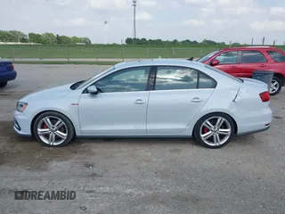 2017 Volkswagen Jetta GLI z VIN 3VW5T7AJ0HM338792, wystawiony jako IAAI lot #42285176 z przebiegiem 95 566 mil mil oraz . Historia ofert i sprzedaży dostępna na DreamBid. Obrazek 14.