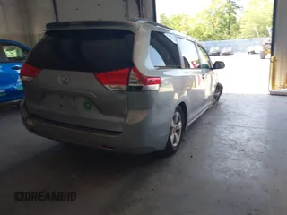 2012 Toyota Sienna LE AAS с VIN 5TDKK3DC4CS226830, выставлен на аукционе IAAI как лот 42550013 с пробегом 211 777 миль миль и . История ставок и продаж доступна на DreamBid. Изображение 4.