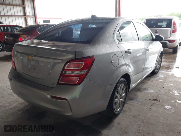 2019 Chevrolet Sonic LT z VIN 1G1JD5SB2K4144335, wystawiony jako IAAI lot #42479272 z przebiegiem 111 453 mil mil oraz . Historia ofert i sprzedaży dostępna na DreamBid. Obrazek 4.