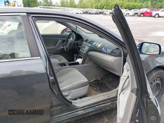 2008 Toyota Camry LE z VIN 4T1BE46K28U765334, wystawiony jako IAAI lot #42321251 z przebiegiem Nie podano mil oraz . Historia ofert i sprzedaży dostępna na DreamBid. Obrazek 5.