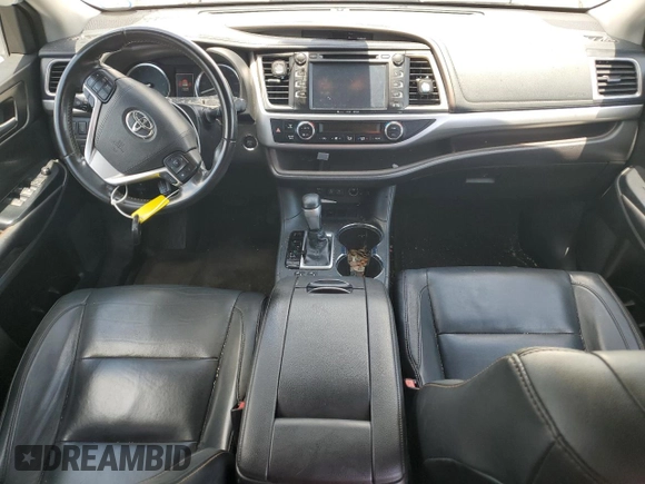 2018 Toyota Highlander SE with VIN 5TDKZRFH2JS550203, listed as a Copart auction lot 58133525 with 117,891 mi miles and Salvage title. Bid and sale history available at DreamBid. Image 8.