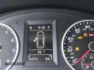 2015 Volkswagen Tiguan S z VIN WVGAV7AX8FW543639, wystawiony jako IAAI lot #42328348 z przebiegiem 76 311 mil mil oraz . Historia ofert i sprzedaży dostępna na DreamBid. Obrazek 15.
