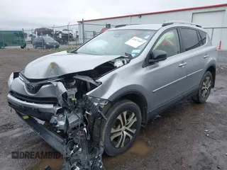 2018 Toyota RAV4 LE z VIN JTMBFREV6JJ236518, wystawiony jako IAAI lot #41977497 z przebiegiem 55 816 mil mil oraz . Historia ofert i sprzedaży dostępna na DreamBid. Obrazek 17.