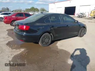 2014 Volkswagen Jetta Sedan SE w/Connectivity with VIN 3VWD07AJ5EM238638, listed as a IAAI auction lot 41518500 with 211,243 mi miles. Bid and sale history available at carsss.com. Image 4.