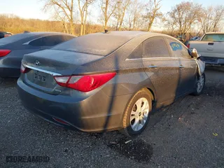 2013 Hyundai Sonata SE with VIN 5NPEC4AC2DH603893, listed as a IAAI auction lot 40996294 with 124,954 mi miles. Bid and sale history available at carsss.com. Image 4.