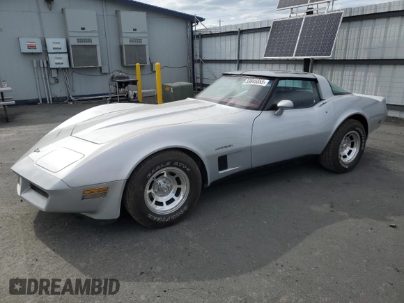 1982 Chevrolet Corvette z VIN 1G1AY878XC5102140, wystawiony jako Copart lot #59845855 z przebiegiem 80 611 mil mil oraz Czysty tytuł • Clean title. Historia ofert i sprzedaży dostępna na DreamBid. Obrazek 1.