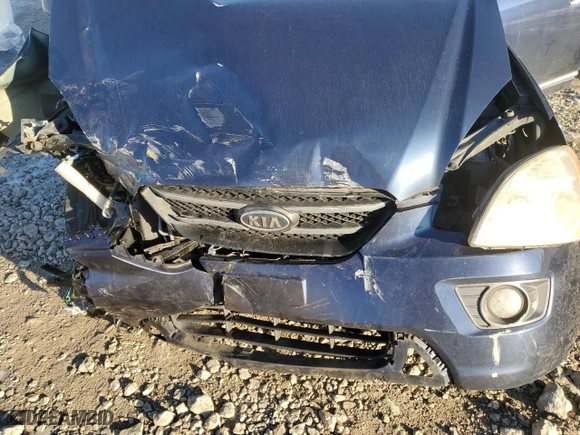 2007 Kia Rondo EX with VIN KNAFG526377120667, listed as a Copart auction lot 82762994 with 224,991 mi miles and Salvage Title. Bid and sale history available at carsss.com. Image 14.