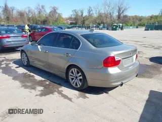 2008 BMW 3 Series 335i z VIN WBAVB77568NH78845, wystawiony jako IAAI lot #42060251 z przebiegiem 221 455 mil mil oraz . Historia ofert i sprzedaży dostępna na DreamBid. Obrazek 3.