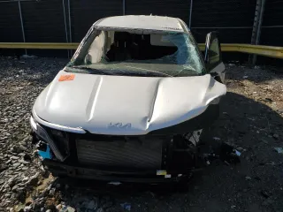 2024 Kia Carnival EX with VIN KNDNC5H38R6316250, listed as a Copart auction lot 70963234 with 0 mi miles and Salvage Title. Bid and sale history available at carsss.com. Image 5.