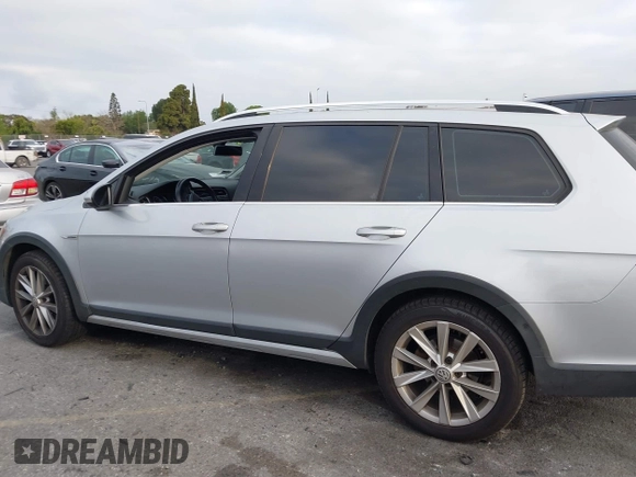 2017 Volkswagen Golf S z VIN 3VWH17AU6HM513429, wystawiony jako IAAI lot #41871392 z przebiegiem 63 787 mil mil oraz . Historia ofert i sprzedaży dostępna na DreamBid. Obrazek 14.