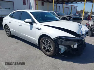 2024 Hyundai Sonata SEL z VIN KMHL64JA7RA423378, wystawiony jako IAAI lot #41999598 z przebiegiem 2 734 mil mil oraz . Historia ofert i sprzedaży dostępna na DreamBid. Obrazek 1.