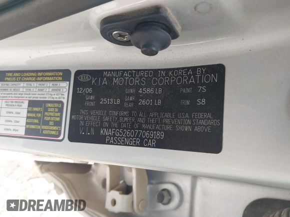 2007 Kia Rondo LX with VIN KNAFG526077069189, listed as a IAAI auction lot 42090474 with 96,722 mi miles. Bid and sale history available at carsss.com. Image 9.