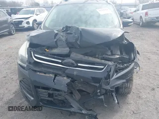 2013 Ford Escape Titanium z VIN 1FMCU0J90DUB32703, wystawiony jako IAAI lot #41714424 z przebiegiem 127 639 mil mil oraz . Historia ofert i sprzedaży dostępna na DreamBid. Obrazek 6.