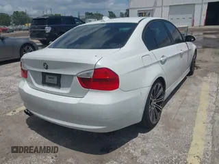 2006 BMW 3 Series 325i with VIN WBAVB13586KR64000, listed as a IAAI auction lot 42185081 with 160,589 mi miles. Bid and sale history available at carsss.com. Image 4.