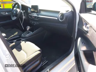 2021 Kia Forte LXS z VIN 3KPF24AD3ME283990, wystawiony jako IAAI lot #41839394 z przebiegiem 66 197 mil mil oraz . Historia ofert i sprzedaży dostępna na DreamBid. Obrazek 5.