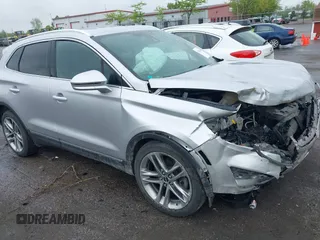 2017 Lincoln MKC Reserve z VIN 5LMCJ3D90HUL70673, wystawiony jako IAAI lot #42254648 z przebiegiem 100 465 mil mil oraz . Historia ofert i sprzedaży dostępna na DreamBid. Obrazek 1.