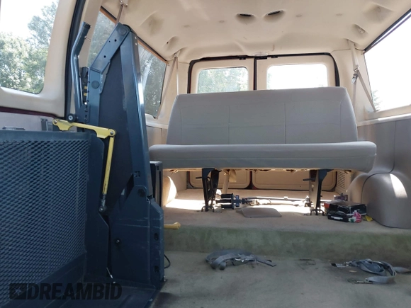 2007 Ford Econoline Passenger XL with VIN 1FMNE11L77DA75542, listed as a IAAI auction lot 42165432 with 63,821 mi miles. Bid and sale history available at carsss.com. Image 8.