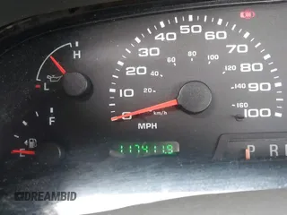 2004 Ford F-250 XL z VIN 1FTNX21L24EB47242, wystawiony jako IAAI lot #41693622 z przebiegiem 117 411 mil mil oraz . Historia ofert i sprzedaży dostępna na DreamBid. Obrazek 7.