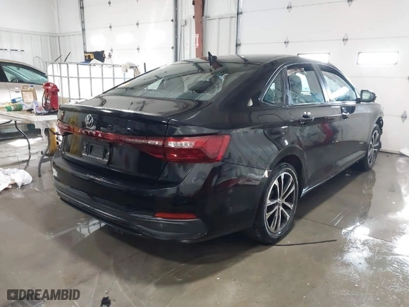 2025 Volkswagen Jetta Sport with VIN 3VWBX7BU2SM017442, listed as a IAAI auction lot 41387314 with 1,498 mi miles. Bid and sale history available at carsss.com. Image 4.