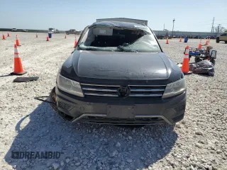 2018 Volkswagen Tiguan S z VIN 3VV1B7AX6JM147216, wystawiony jako Copart lot #52449345 z przebiegiem Nie podano mil oraz Szkoda całkowita • Salvage title. Historia ofert i sprzedaży dostępna na DreamBid. Obrazek 5.