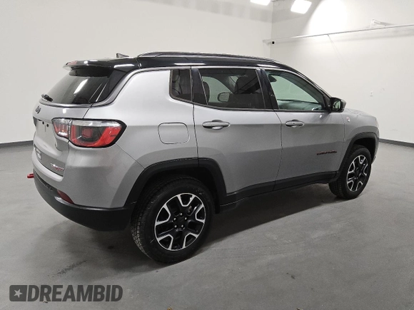 2020 Jeep Compass Trailhawk with VIN 3C4NJDDB7LT163533, listed as a Copart auction lot 55056085 with 9,815 mi miles and Clean Title. Bid and sale history available at carsss.com. Image 3.