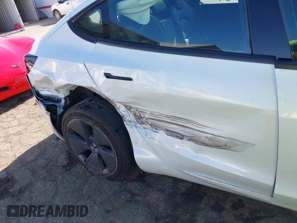 2023 Tesla Model 3 z VIN 5YJ3E1EA2PF410378, wystawiony jako IAAI lot #42265294 z przebiegiem 16 000 mil mil oraz . Historia ofert i sprzedaży dostępna na DreamBid. Obrazek 6.