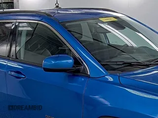 2021 Jeep Compass Latitude z VIN 3C4NJDBB0MT594087, wystawiony jako IAAI lot #42791550 z przebiegiem 78 385 mil mil oraz . Historia ofert i sprzedaży dostępna na DreamBid. Obrazek 27.