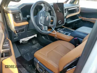 2023 Ford Expedition Platinum z VIN 1FMJU1L88PEA35667, wystawiony jako Copart lot #59357185 z przebiegiem Nie podano mil oraz Szkoda całkowita • Salvage title. Historia ofert i sprzedaży dostępna na DreamBid. Obrazek 8.