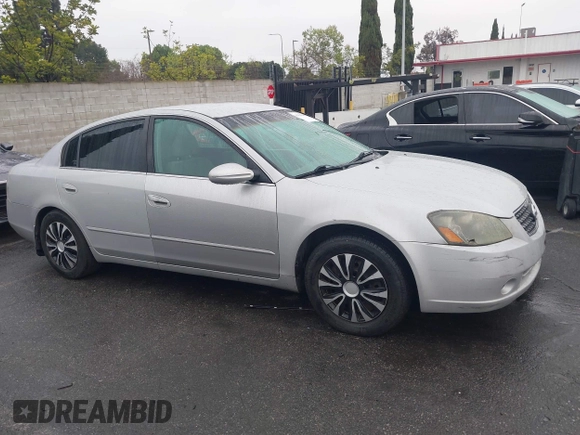 2005 Nissan Altima 2.5 S with VIN 1N4AL11D25N413377, listed as a IAAI auction lot 41919546 with 235,704 mi miles. Bid and sale history available at carsss.com. Image 14.