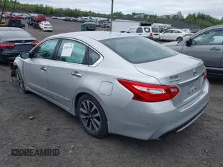 2017 Nissan Altima S z VIN 1N4AL3AP2HC239414, wystawiony jako IAAI lot #42300339 z przebiegiem 98 643 mil mil oraz . Historia ofert i sprzedaży dostępna na DreamBid. Obrazek 3.