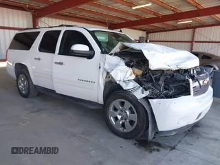 2014 Chevrolet Suburban LT with VIN 1GNSCJE04ER230536, listed as a IAAI auction lot 41666737 with 152,812 mi miles. Bid and sale history available at carsss.com. Image 1.