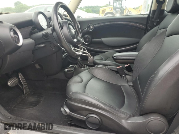 2011 MINI Hardtop S with VIN WMWSV3C57BTY14891, listed as a Copart auction lot 55833895 with 105,545 mi miles and Clean Title. Bid and sale history available at DreamBid. Image 7.