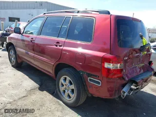 2006 Toyota Highlander w/3rd Row with VIN JTEDP21A360107404, listed as a IAAI auction lot 41828566 with 177,935 mi miles. Bid and sale history available at carsss.com. Image 3.