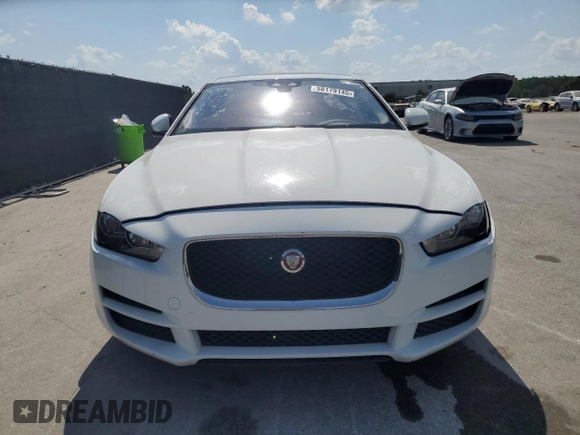 2017 Jaguar XE 20d z VIN SAJAR4BN9HA977316, wystawiony jako Copart lot #58179145 z przebiegiem 84 384 mil mil oraz Tytuł czysty. Historia ofert i sprzedaży dostępna na DreamBid. Obrazek 5.